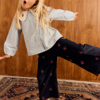 Pantalón Ollie Pana Azul Bordado Flor