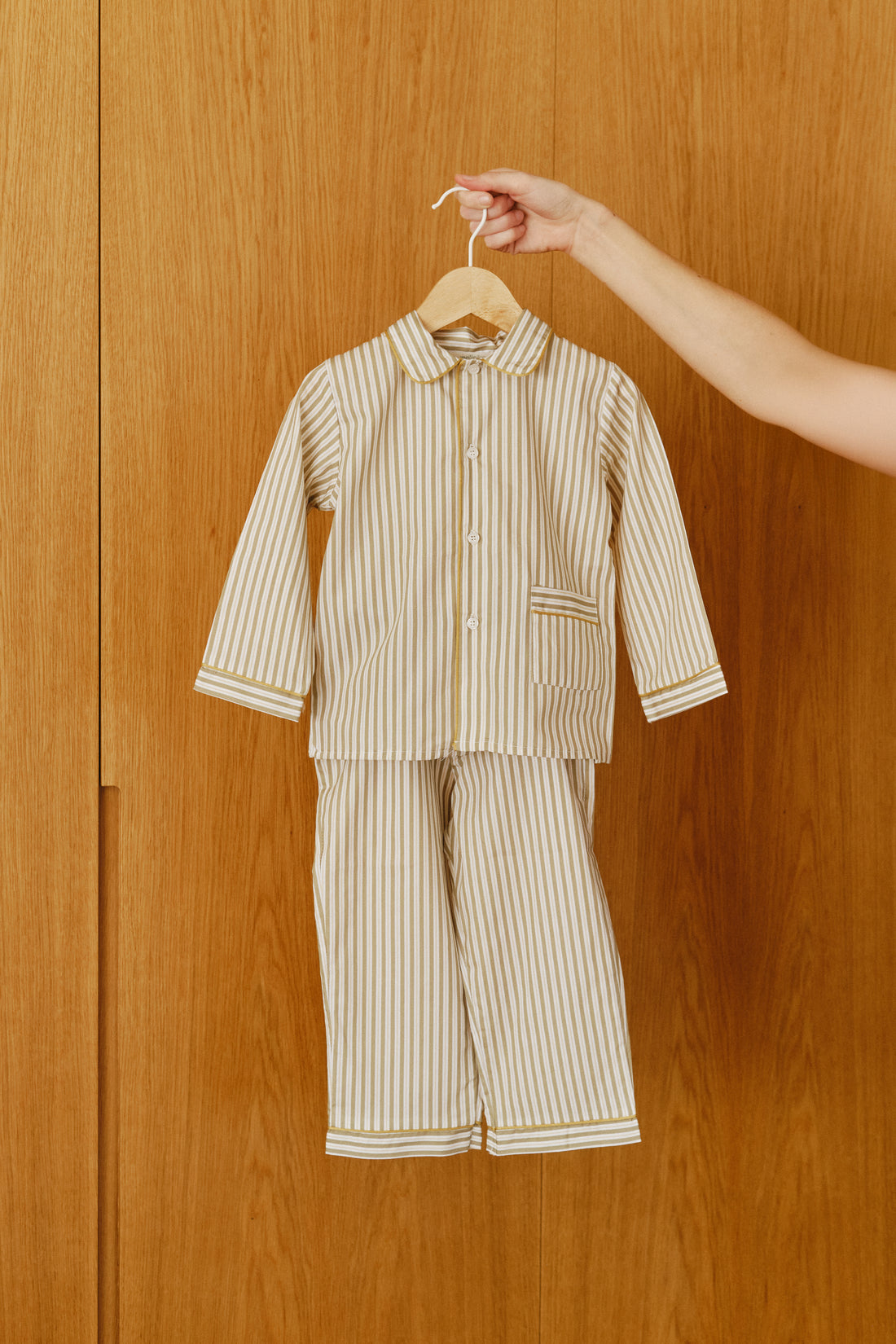 PIJAMA NIÑO OLIVE GREEN STRIPES - COLABORACIÓN MOLIS & CO