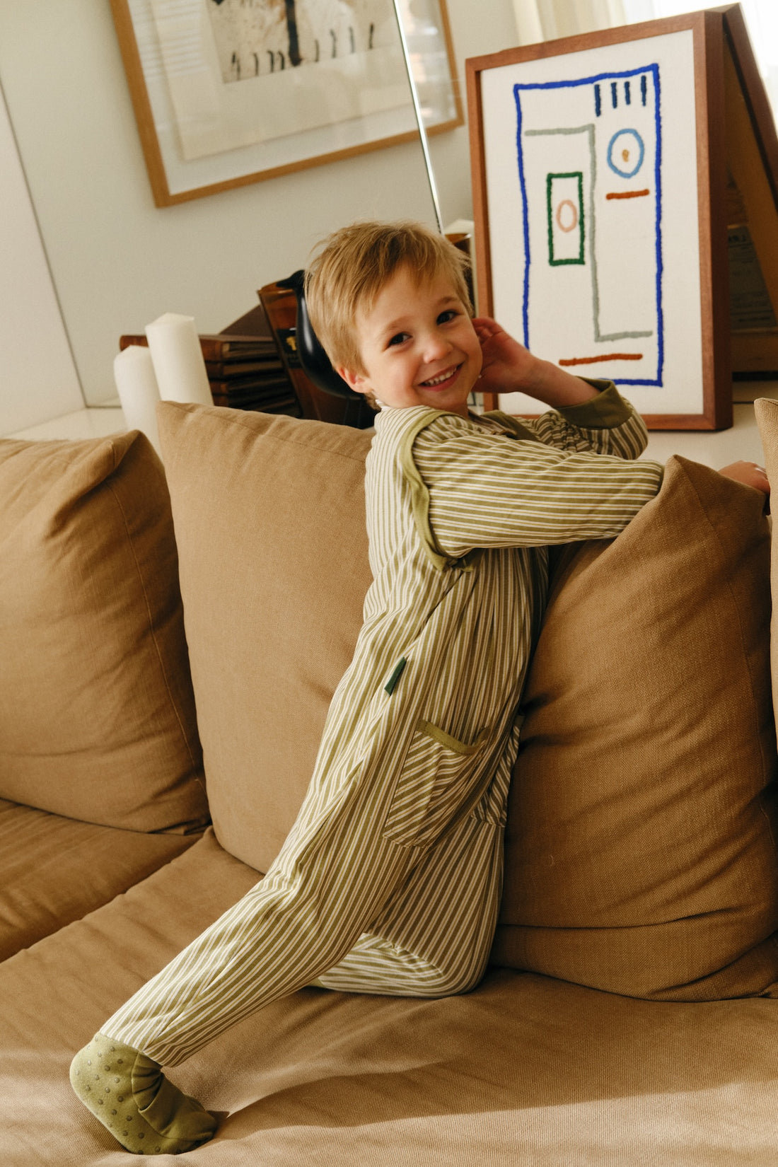 PIJAMA MANTA CON MANGAS Y CALCETINES ANTIDESLIZANTES - OLIVE GREEN STRIPES