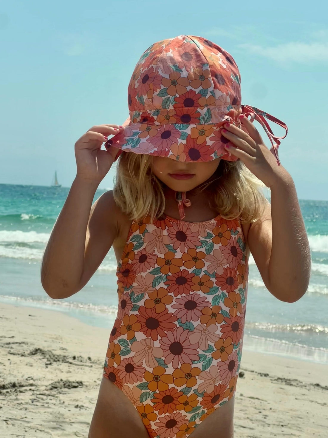 BAÑADOR NIÑA MARGARITAS