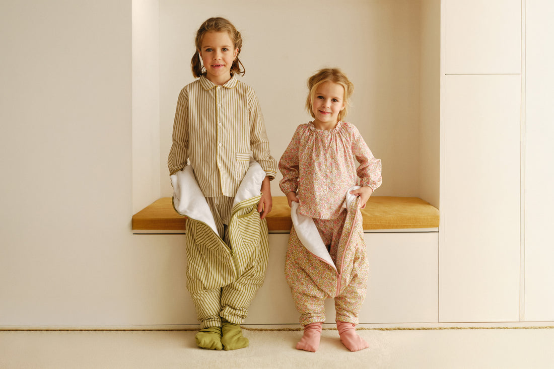 PIJAMA MANTA CON MANGAS Y CALCETINES ANTIDESLIZANTES - OLIVE GREEN STRIPES